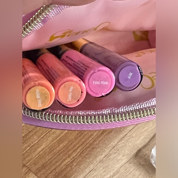 Senegence 5 piece Valentine LipSense Scented Tinted Gloss gift set. Only 3 avail - Picture 10 of 11